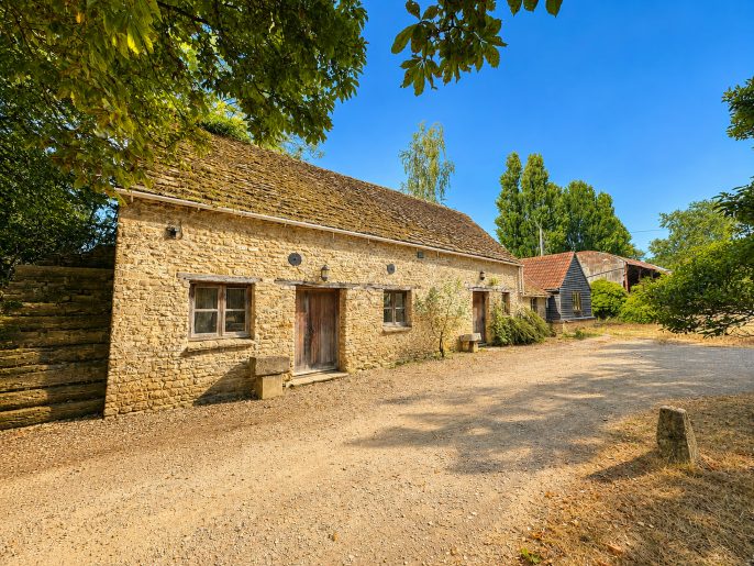 Grange Barn, Grange Lane, Nr Malmesbury, SN16 0EP